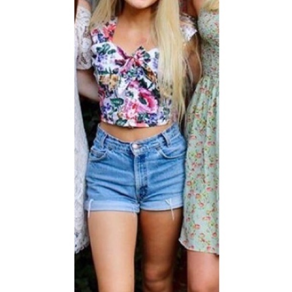 Levi’s High Waisted Shorts - Picture 2 of 6